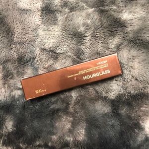 Hourglass vanish foundation stick